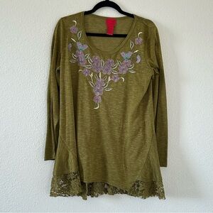 V Christina Women’s Blouse L Green Embroidered Floral Rhinestones Mixed Media